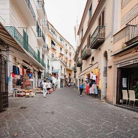 Апартаменты White Amalfi Centro Storico By Italianhost Экстерьер фото